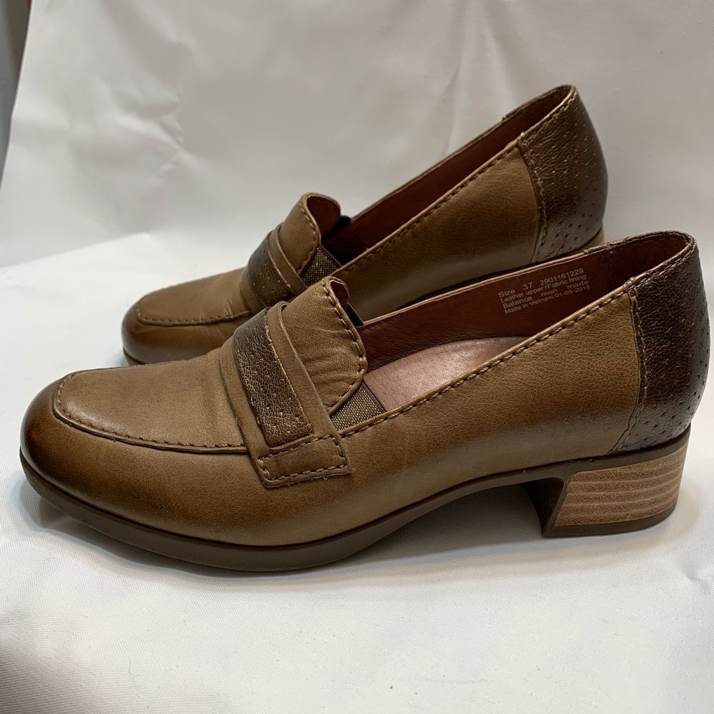 Dansko brown leather Loafers ( style: Lila ) NICE!